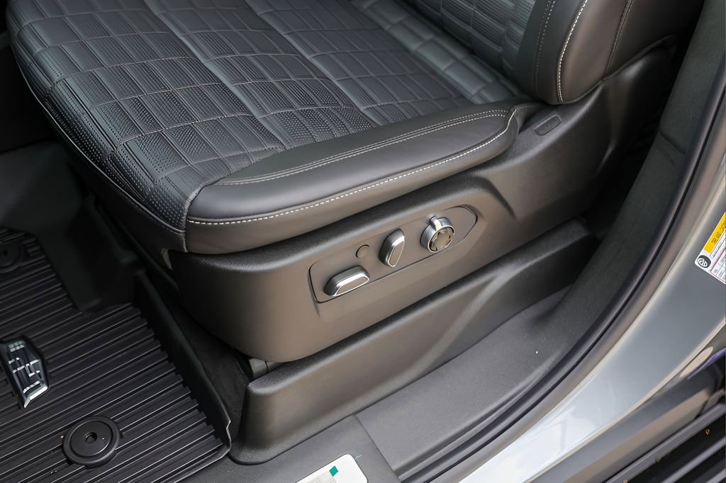 Certified 2026 Cadillac Escalade Platinum Sport w/ LPO, ONYX Package AWD/4WD image 8
