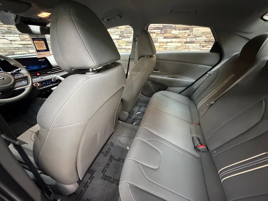 Certified 2023 Hyundai Elantra SEL w/ Convenience Package image 25