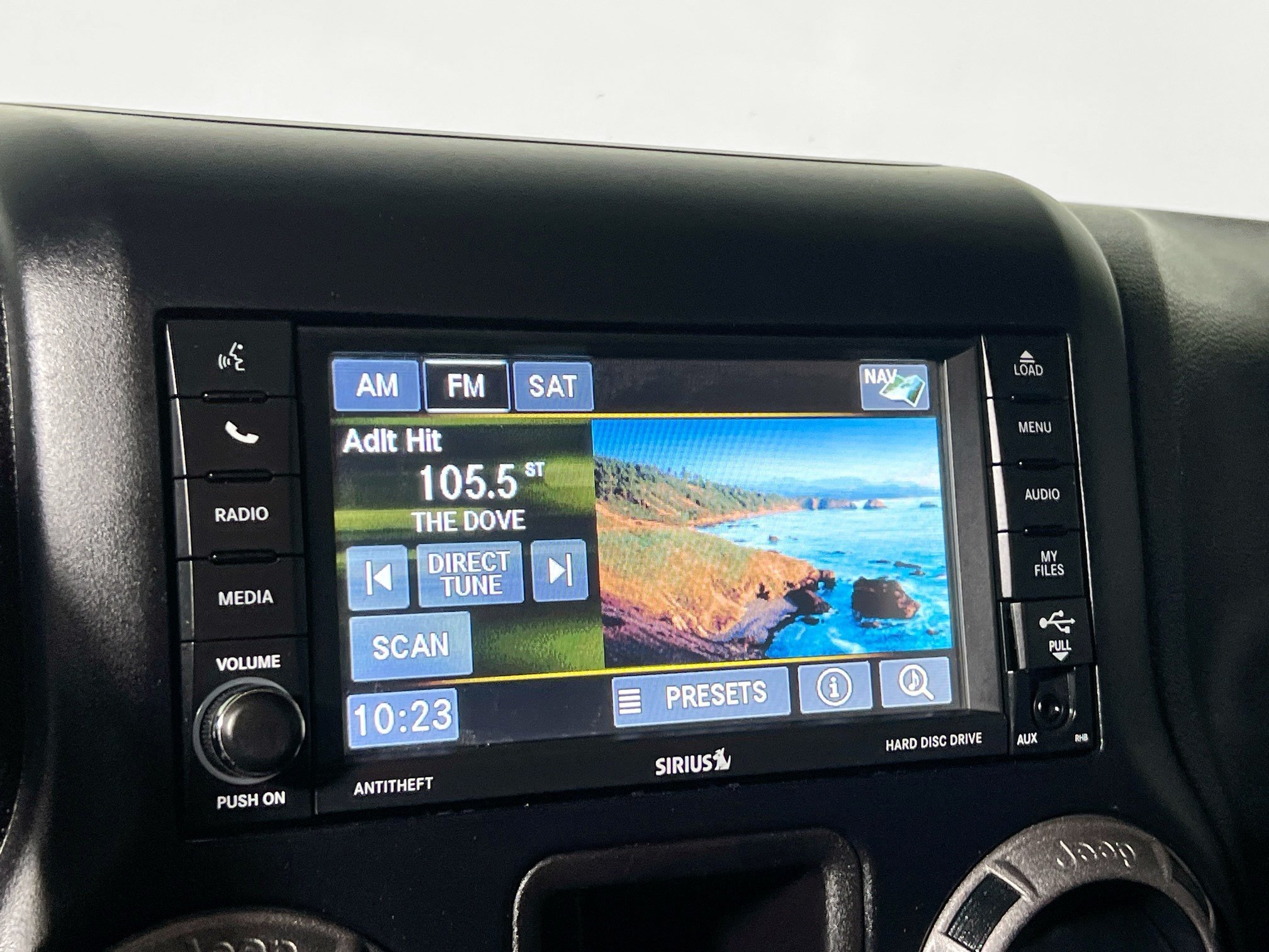 Used 2017 Jeep Wrangler Unlimited Sport w/ Connectivity Group AWD/4WD image 27