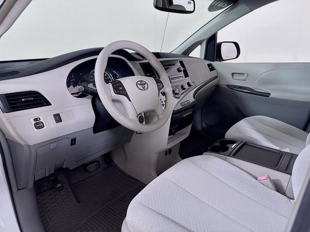 Used 2011 Toyota Sienna LE image 7