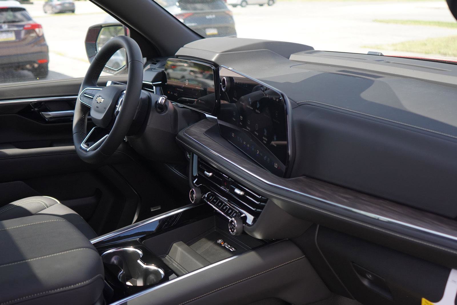 New 2025 Chevrolet Suburban Premier image 31