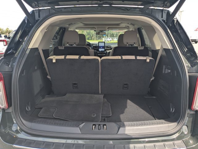 Used 2024 Ford Explorer Limited w/ Limited Technology Package RWD image 11
