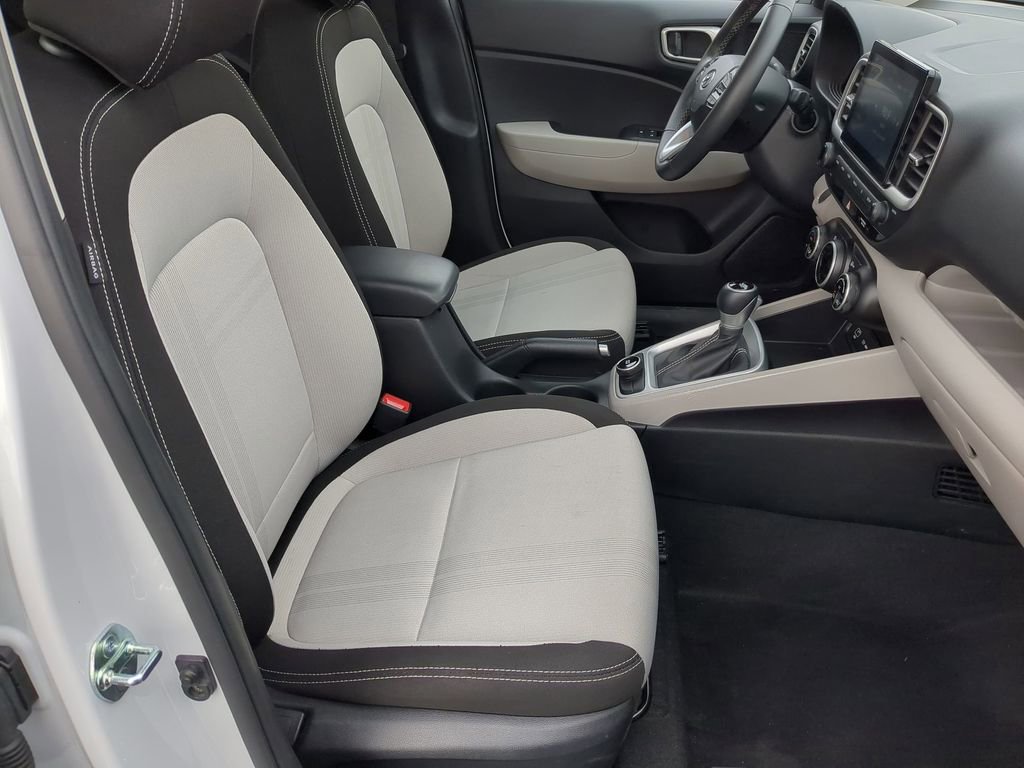 Used 2025 Hyundai Venue SEL image 26