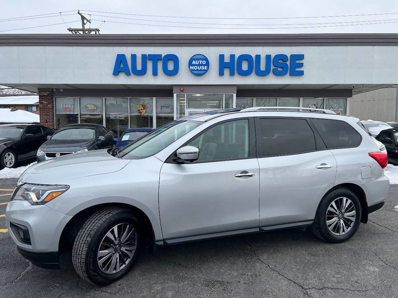 Used 2017 Nissan Pathfinder SL w/ SL Premium Package image 1