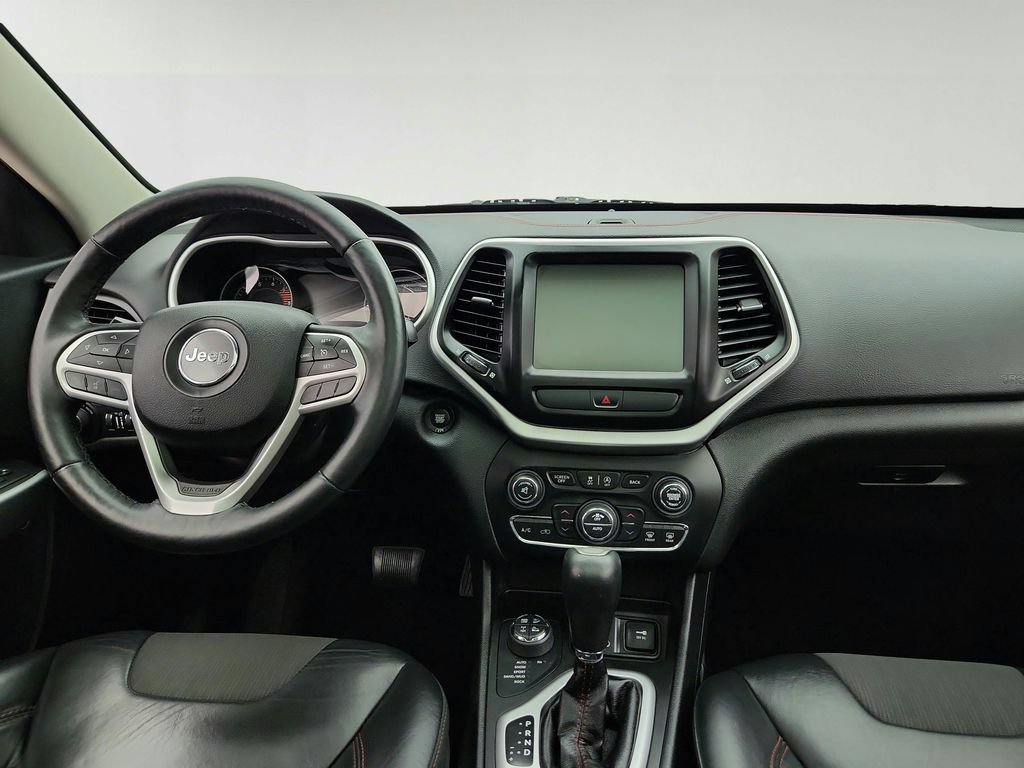 Used 2017 Jeep Cherokee Trailhawk w/ Comfort & Convenience Group AWD/4WD image 28