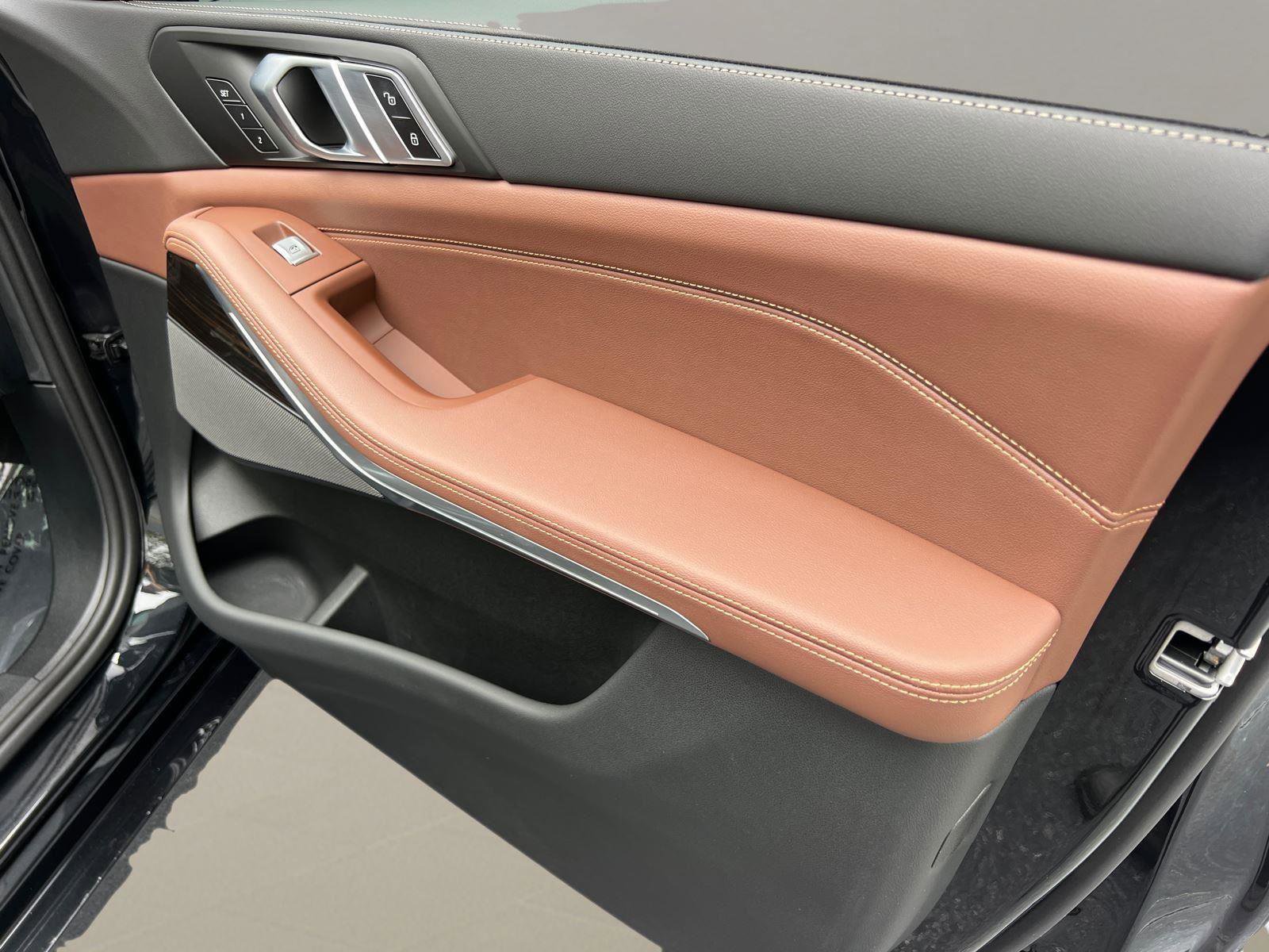 Used 2025 BMW X7 xDrive40i w/ Premium Package image 15