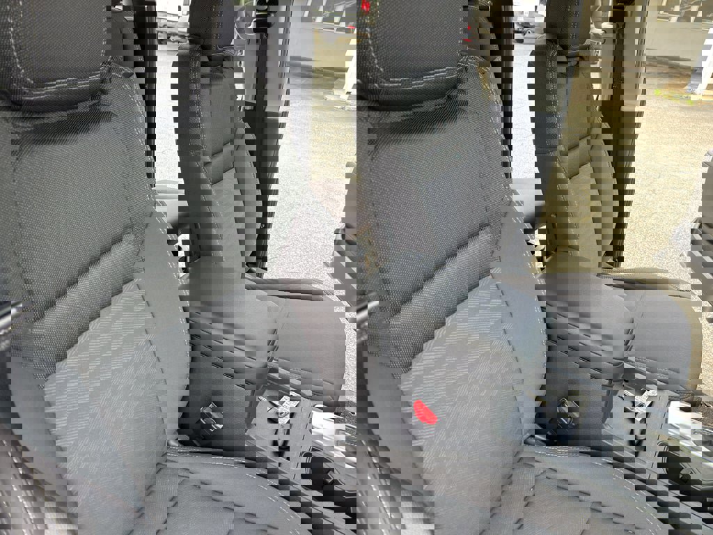 Used 2024 Nissan Frontier SV image 28