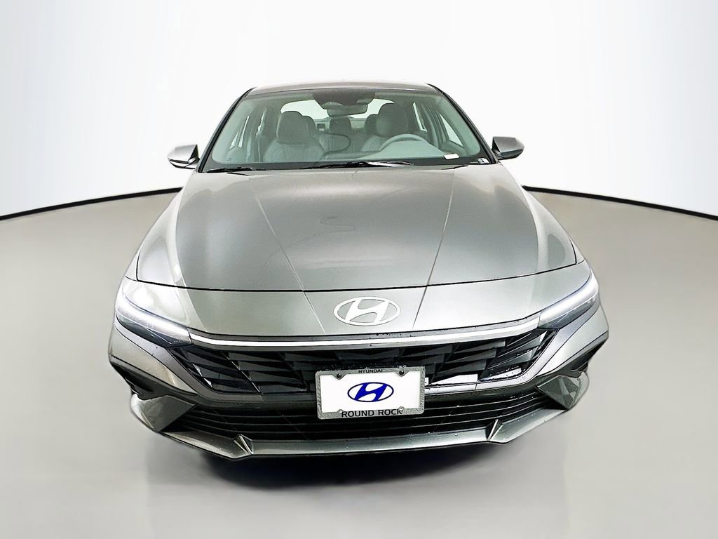 New 2026 Hyundai Elantra SE FWD image 2