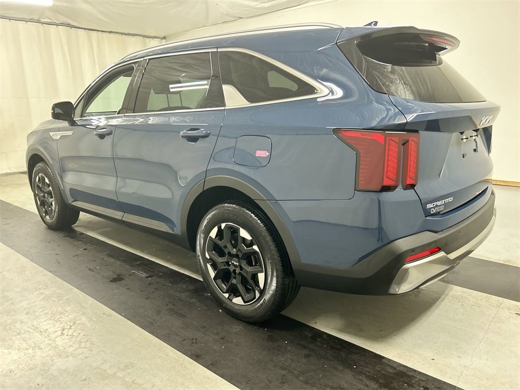 Certified 2025 Kia Sorento S image 6