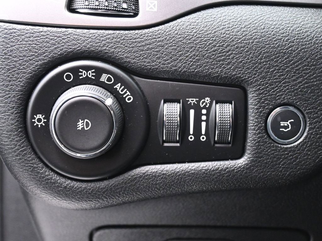 Used 2019 Jeep Cherokee Limited w/ Trailer Tow Group image 19