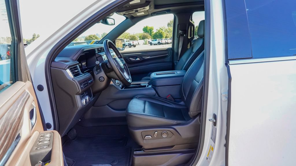 Used 2023 GMC Yukon XL Denali AWD/4WD image 17