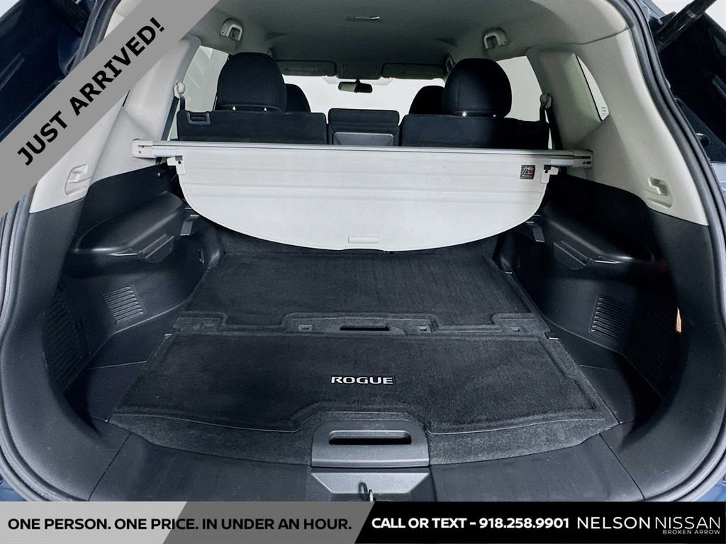 Used 2015 Nissan Rogue SV w/ SV Premium Package image 26