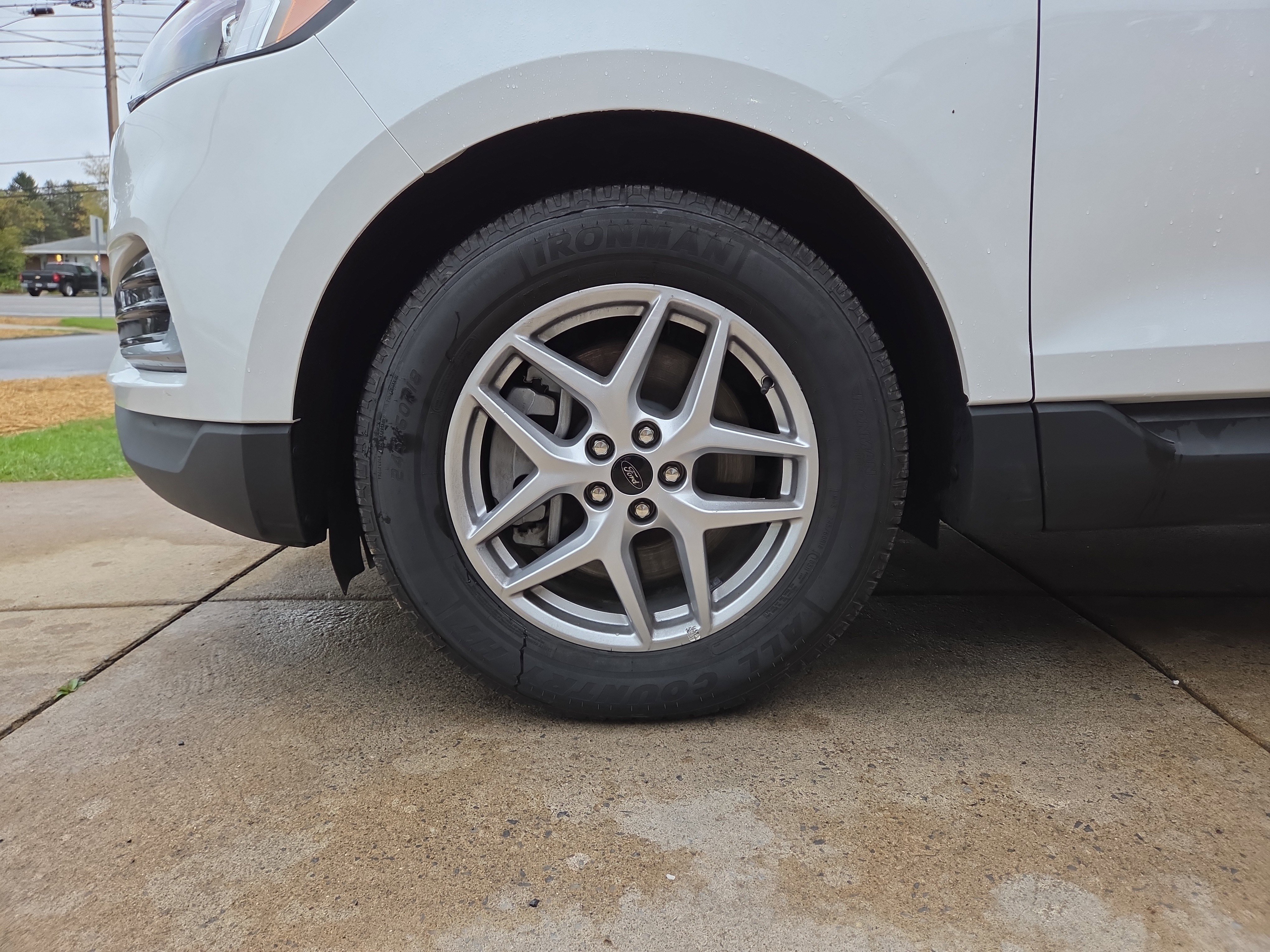 Used 2024 Ford Edge SEL image 11