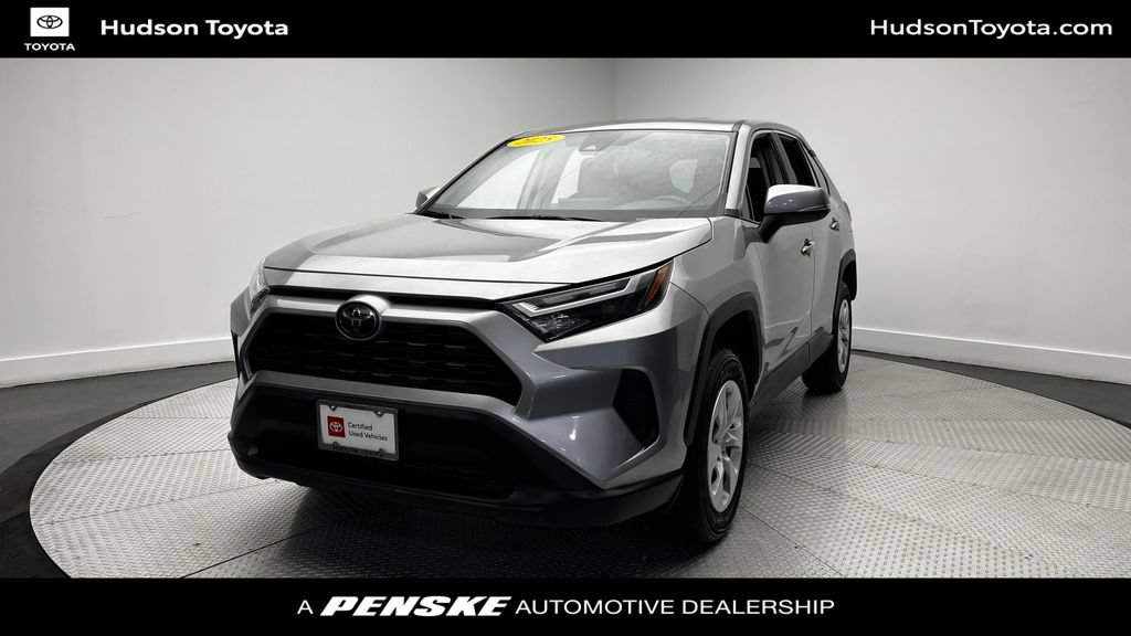 Used 2025 Toyota RAV4 LE FWD video 1