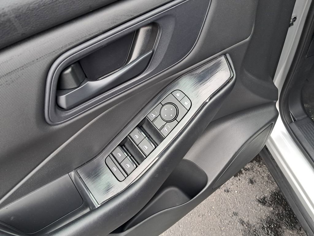 Certified 2024 Nissan Rogue S image 13
