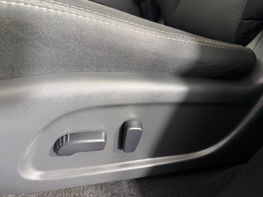 Used 2020 Nissan Pathfinder SV image 21