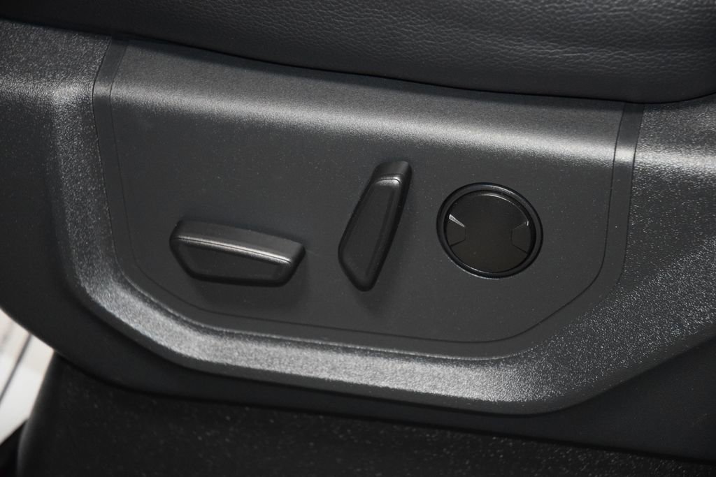 Used 2022 Ford F350 Lariat w/ Black Appearance Package image 40