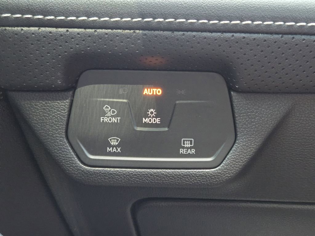 Used 2024 Volkswagen Atlas SE image 24