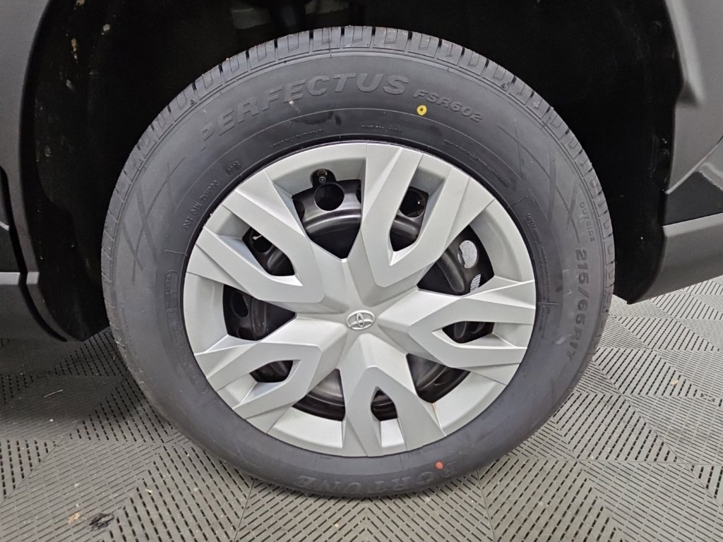Used 2022 Toyota Corolla Cross L FWD image 39