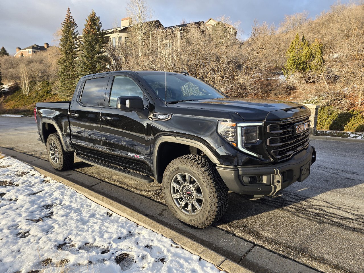 Used 2025 GMC Sierra 1500 AT4X image 9