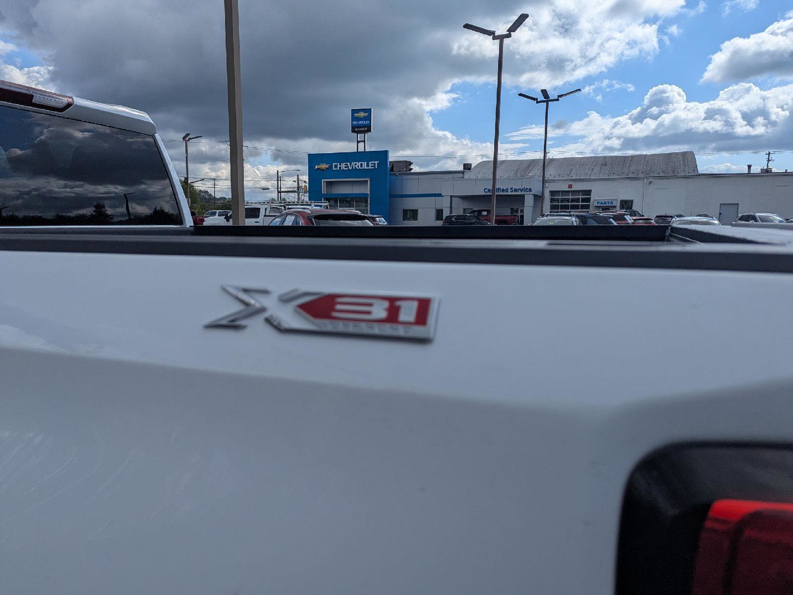 Used 2023 GMC Sierra 1500 SLE image 13