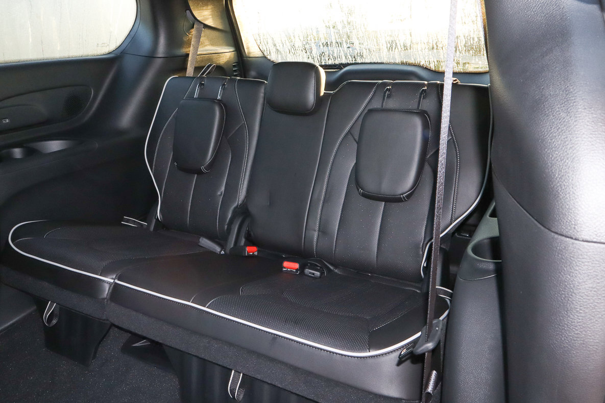 New 2026 Chrysler Pacifica Limited w/ S Appearance Package image 16