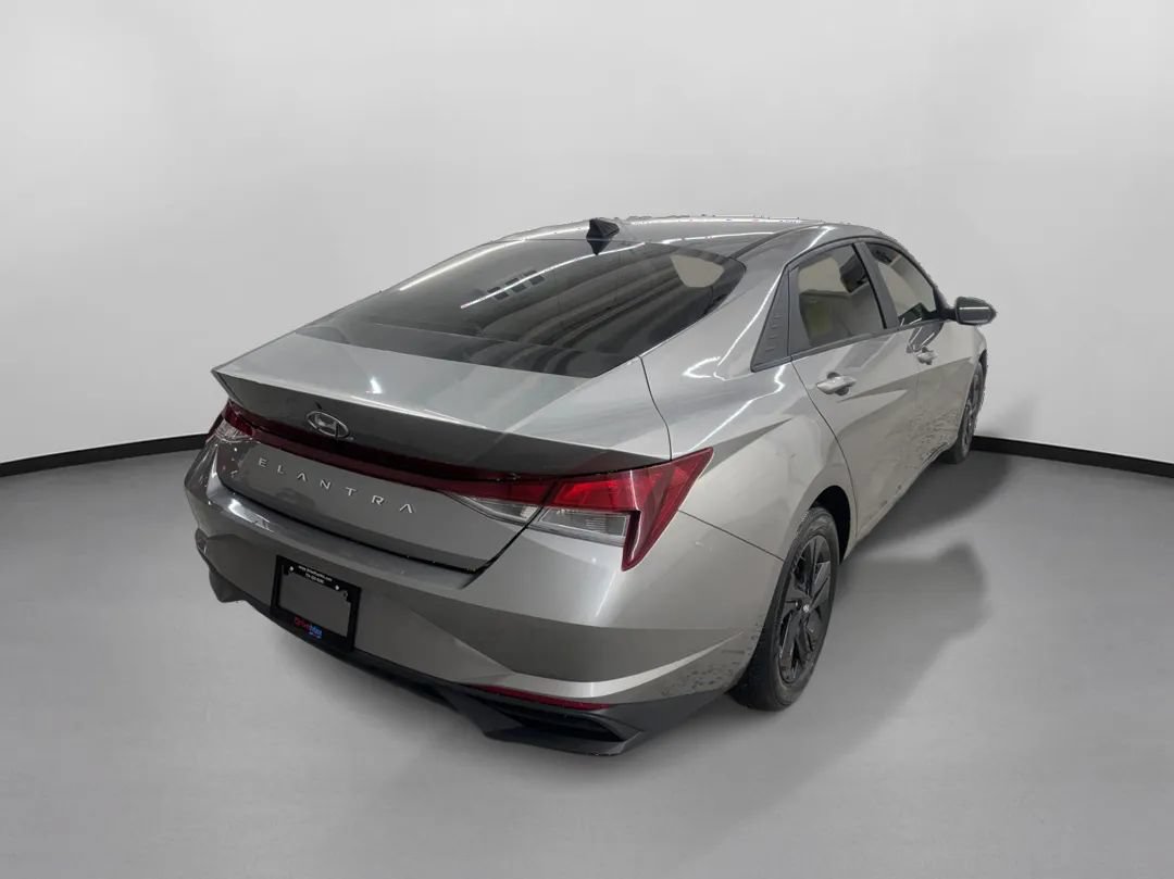 Used 2023 Hyundai Elantra SEL w/ Cargo Package FWD image 10