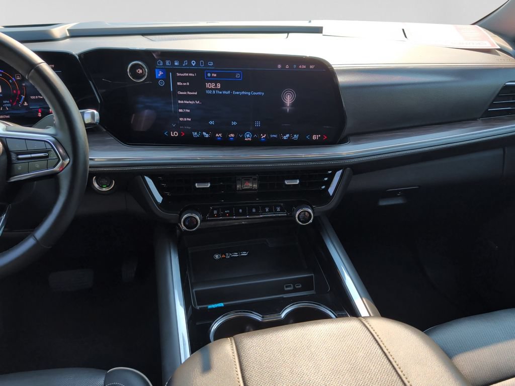 Used 2025 Chevrolet Suburban Premier AWD/4WD image 18