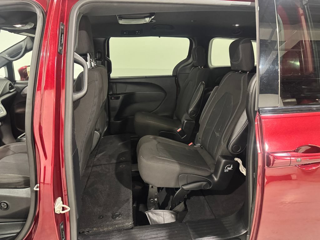 Used 2021 Chrysler Pacifica Touring w/ S Appearance Package FWD image 20