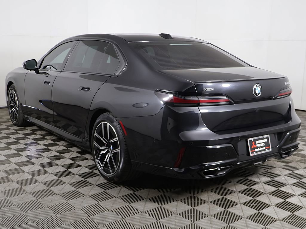 Used 2023 BMW 760i xDrive w/ Luxury Rear Seating Package AWD/4WD image 11