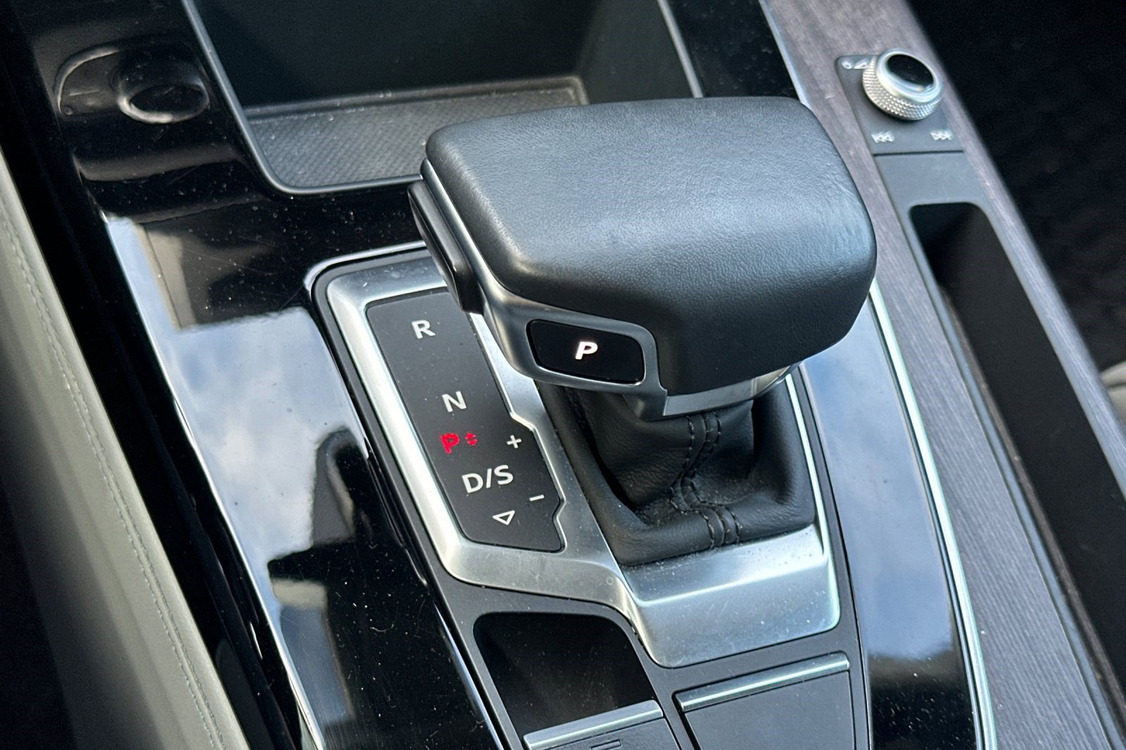 Used 2022 Audi Q5 e Prestige w/ Prestige Package image 27