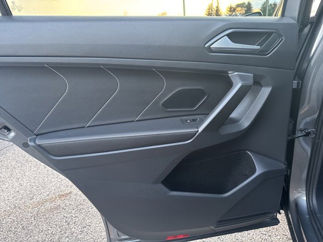 Used 2022 Volkswagen Tiguan SE image 16