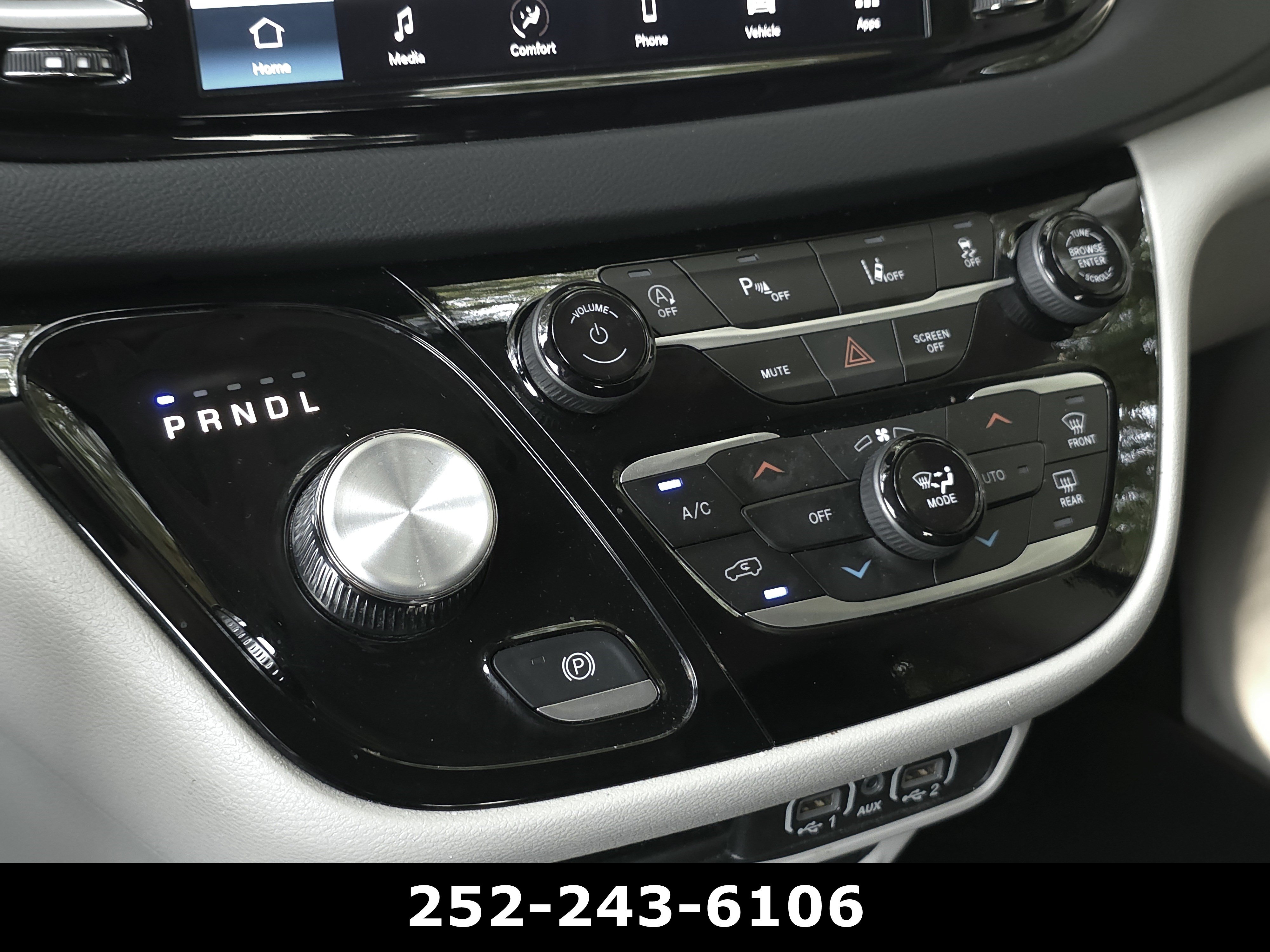 Used 2024 Chrysler Pacifica Touring-L FWD image 17