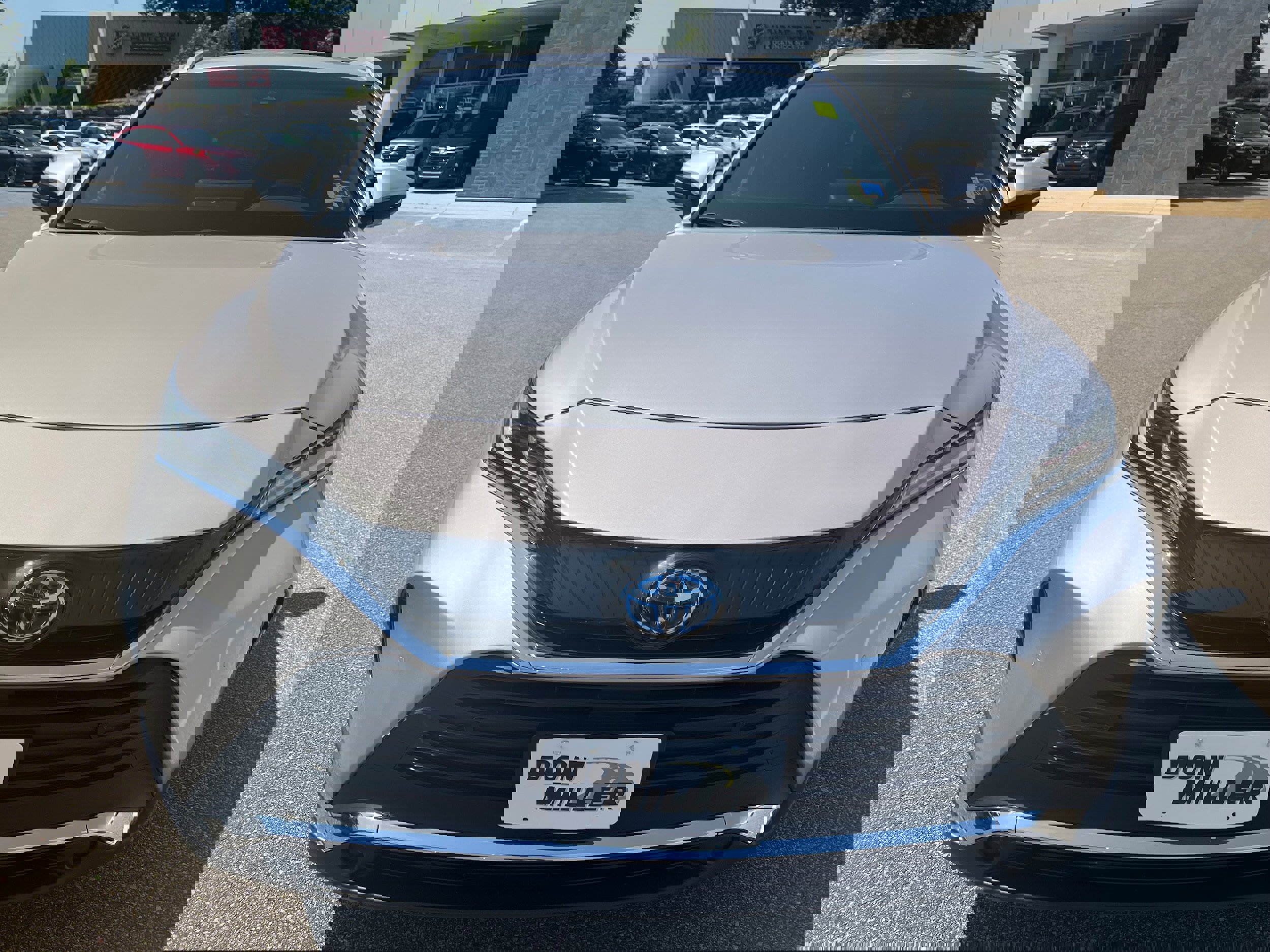 Used 2022 Toyota Venza image 2