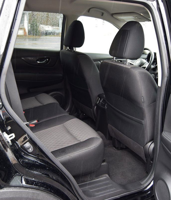 Used 2020 Nissan Rogue SV w/ Premium Package image 32