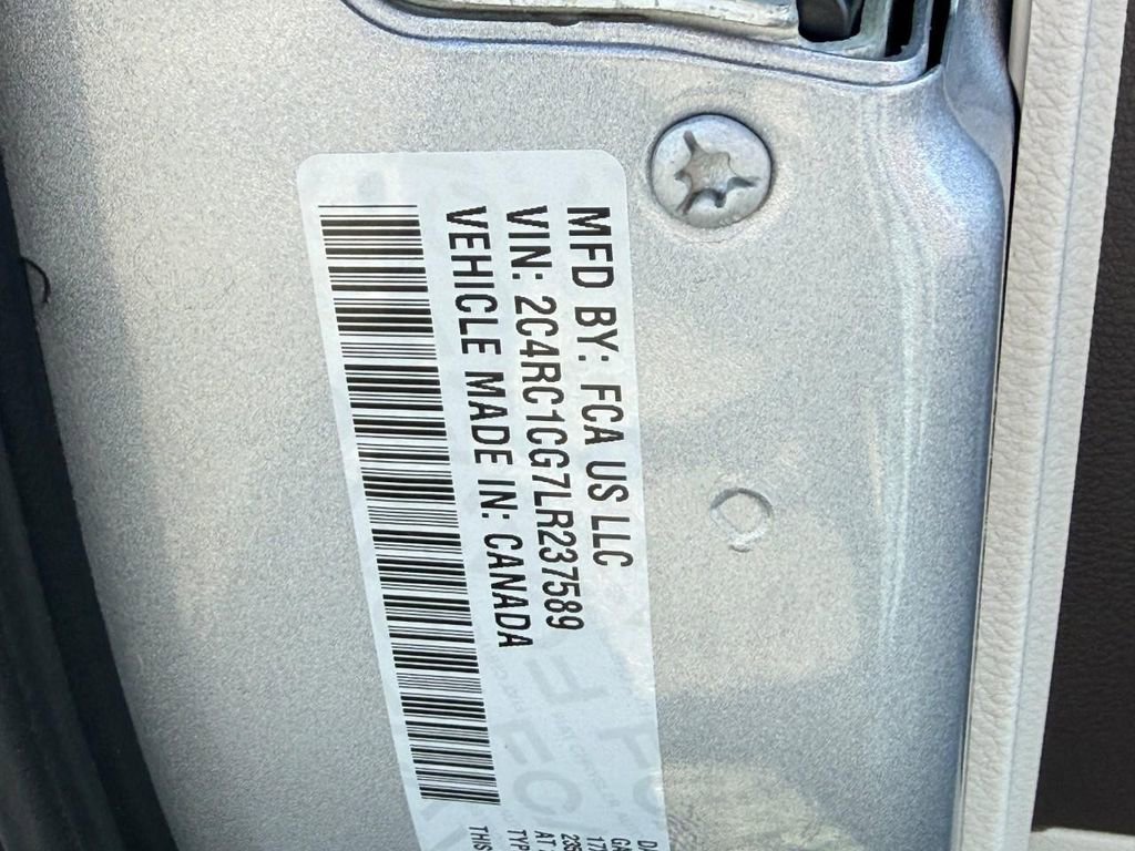 Used 2020 Chrysler Voyager LX image 21