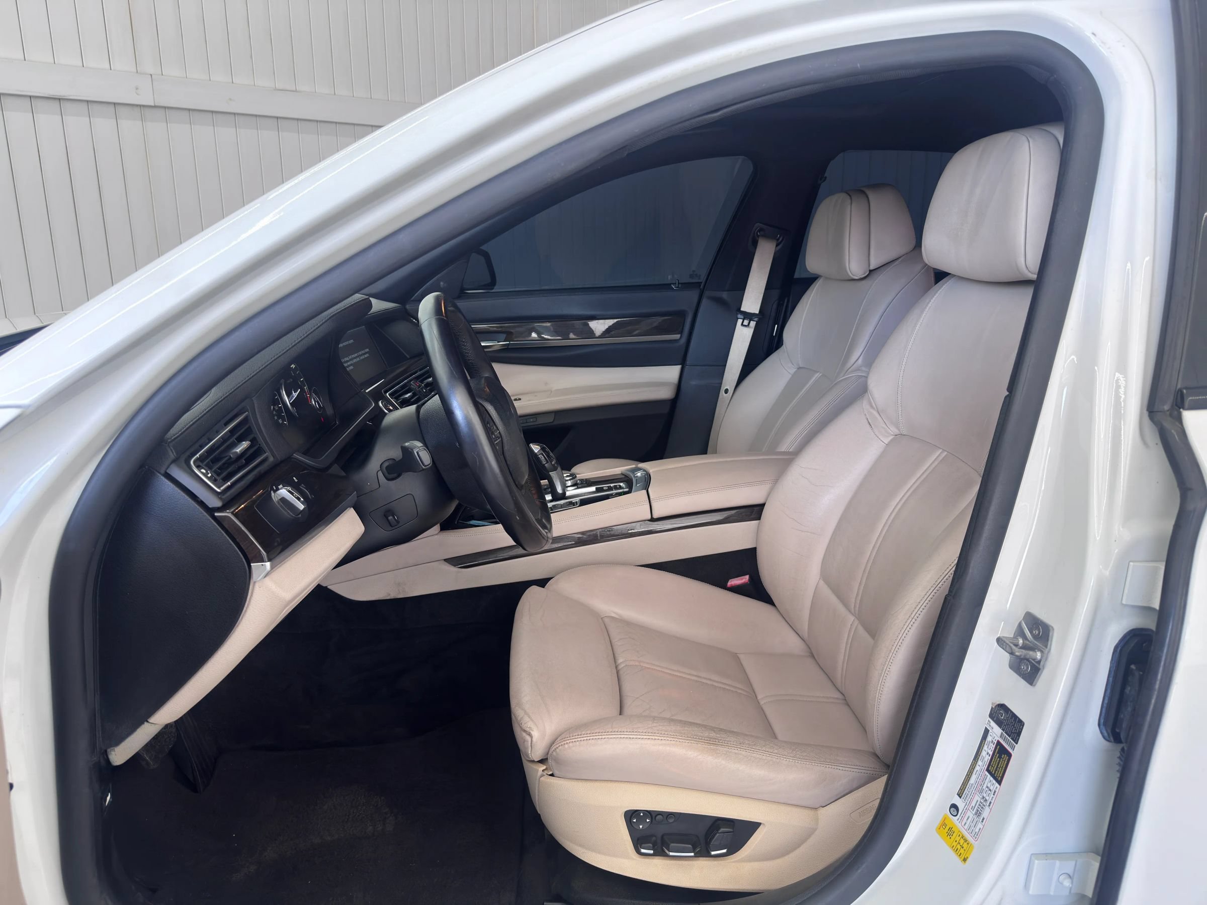 Used 2011 BMW 750i RWD image 8