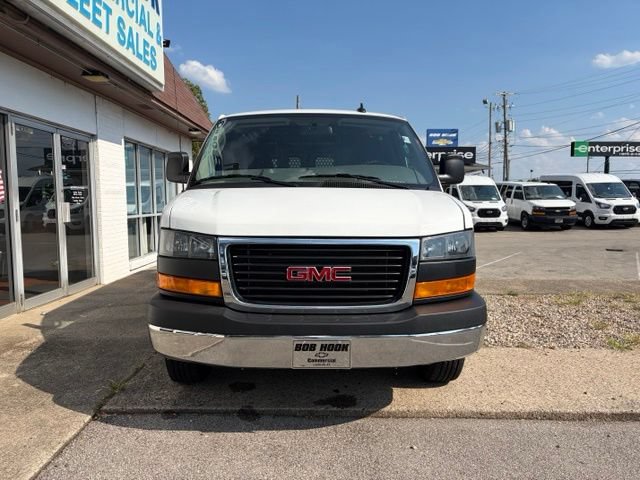 Used 2025 GMC Savana 2500 w/ Driver Convenience Package RWD image 2
