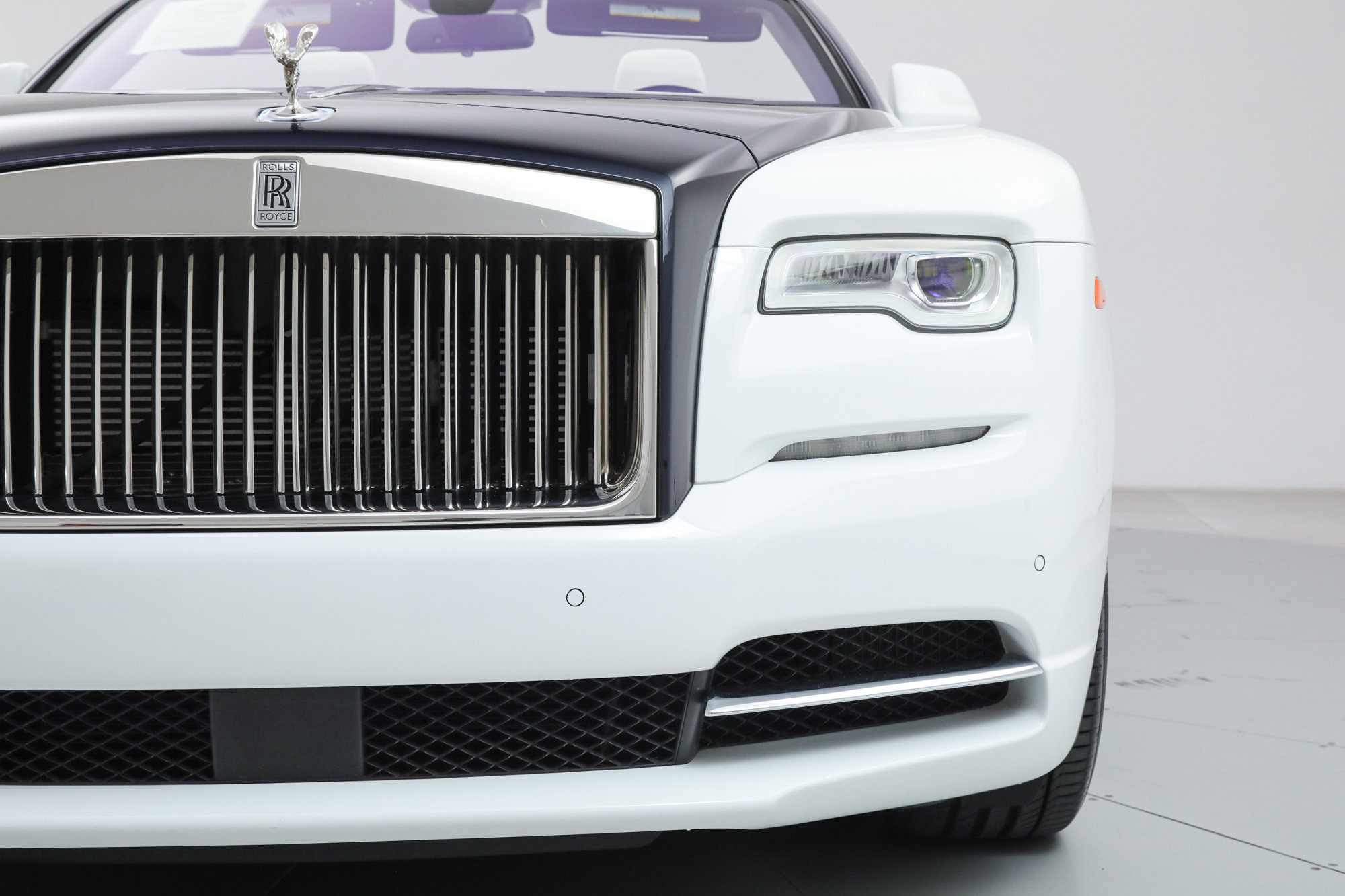 Used 2017 Rolls-Royce Dawn RWD image 16