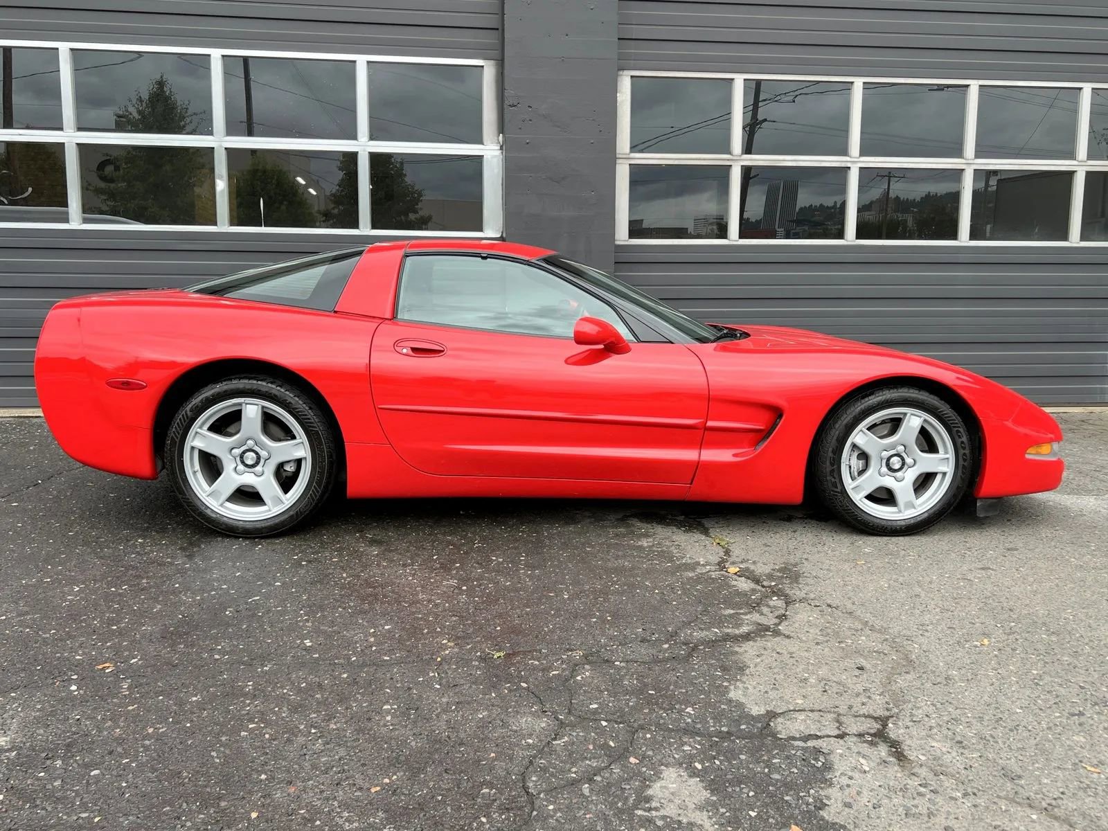 Used 1999 Chevrolet Corvette Coupe w/ Roof Pkg image 8
