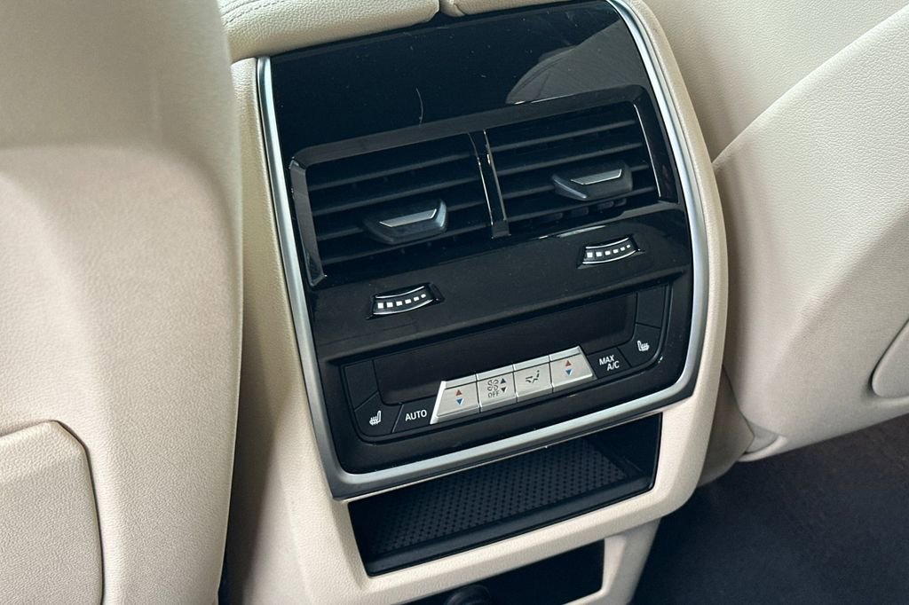 Used 2022 BMW X5 sDrive40i w/ Climate Comfort Package image 11