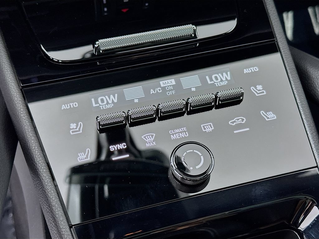 Certified 2025 Porsche Cayenne AWD/4WD image 18