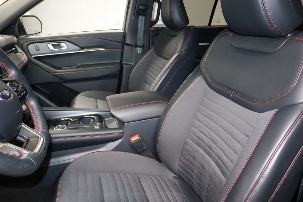 Certified 2025 Ford Explorer ST-Line w/ ST-Line Street Pack image 23
