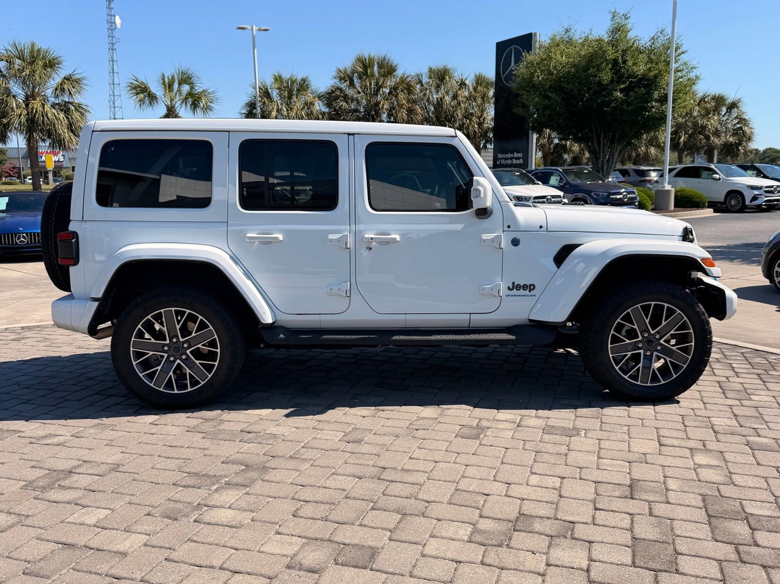 Used 2024 Jeep Wrangler High Altitude AWD/4WD image 8