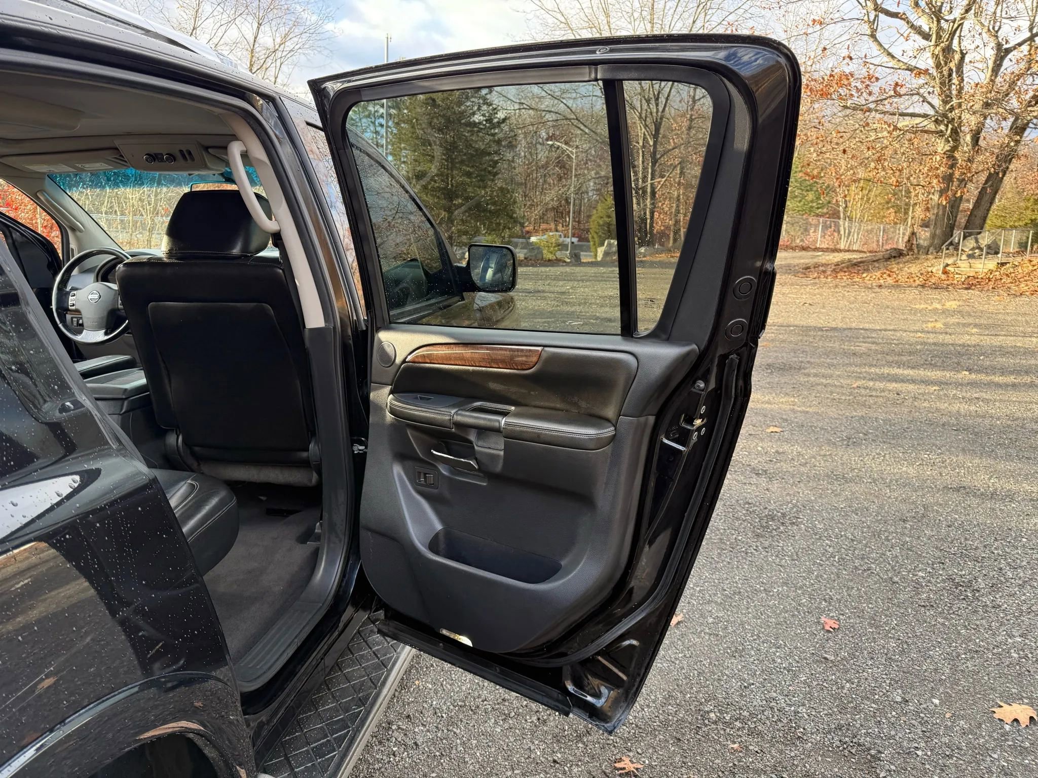 Used 2010 Nissan Armada Platinum w/ Captain Seat Pkg image 18