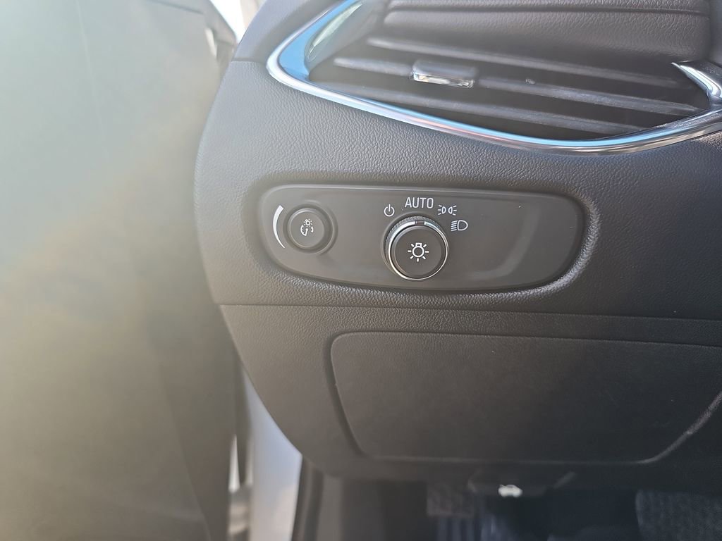 Used 2018 Chevrolet Malibu LT w/ Leather Package image 24