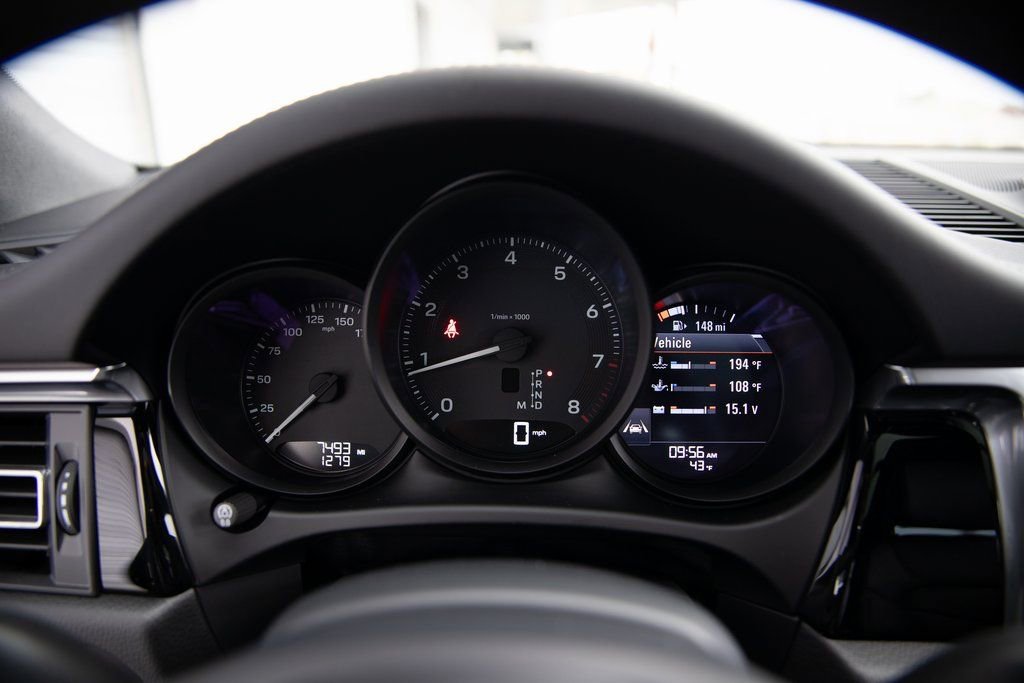 Certified 2025 Porsche Macan image 18
