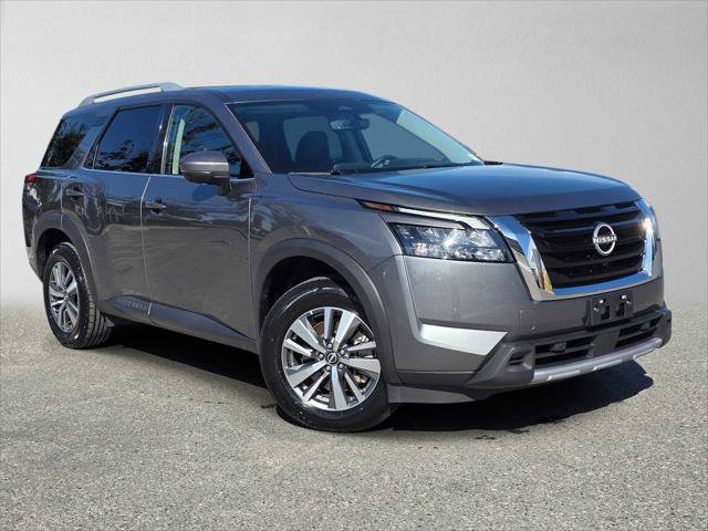Used 2025 Nissan Pathfinder SL AWD/4WD image 1