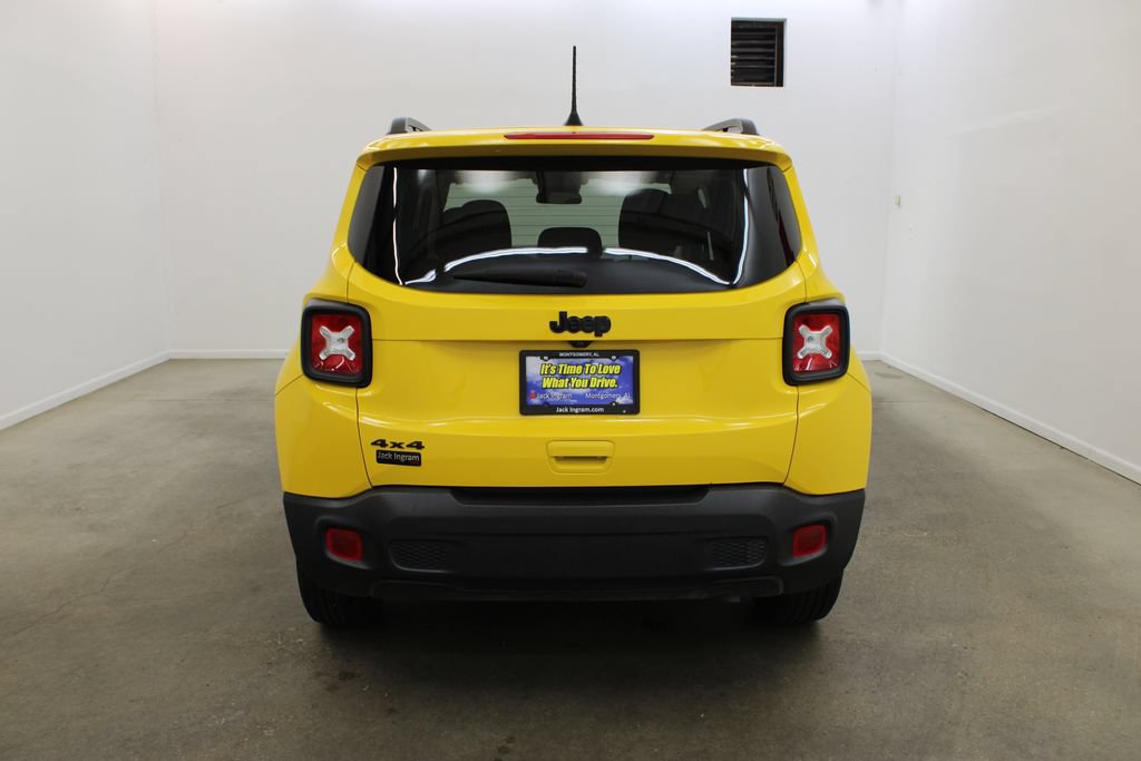 Used 2023 Jeep Renegade Latitude AWD/4WD image 4
