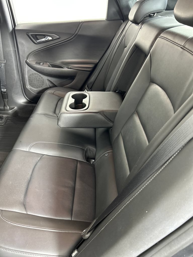 Used 2018 Chevrolet Malibu LT w/ Leather Package FWD image 18